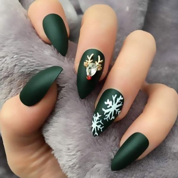 Matte-Christmas-Nails