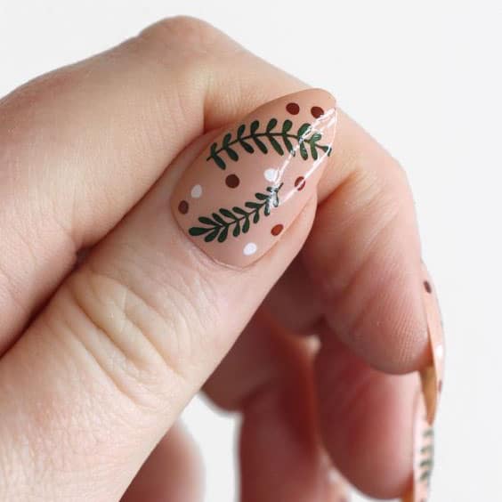 Mistletoe-Leaves-Christmas-Nails