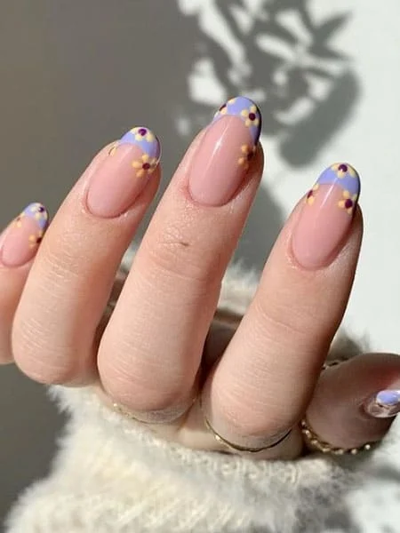 Oval-French-Tip-Acrylic-Nails-with-Flowers