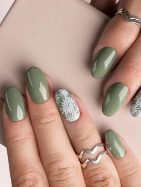 Sage-Green-Nails-1