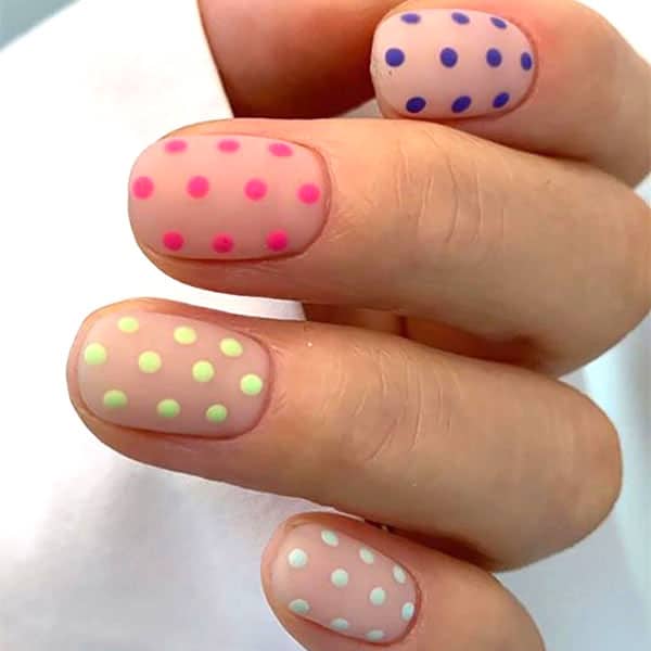 Short-Matte-Polka-Dot-Nail