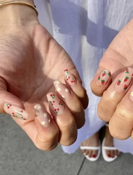 Strawberry-and-Daisies-Nail-Art-1