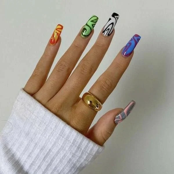 Wiggle-Nail-Art