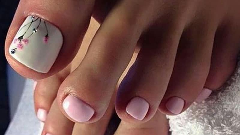 Cute Spring Toenails