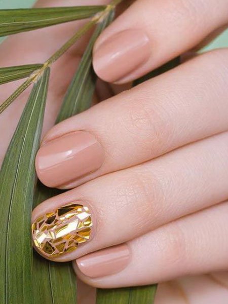 Gold Feature Nail