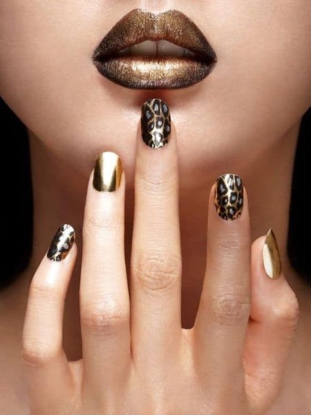 Gold Leopard Nails