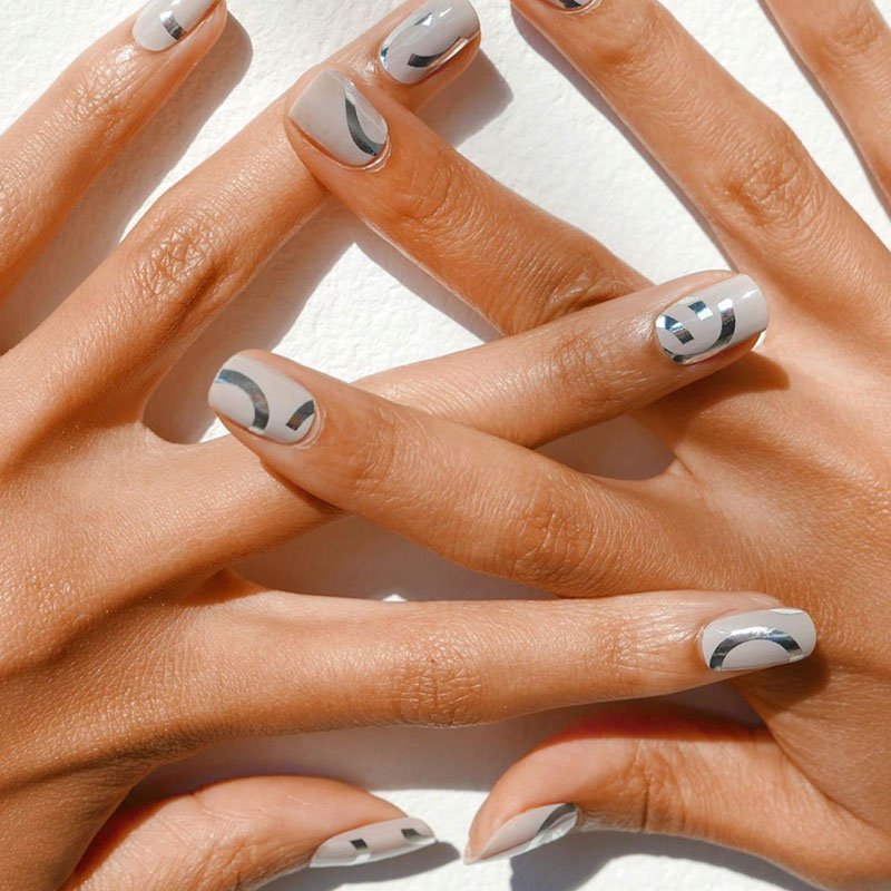 Light Grey Nails With Silver Line Art