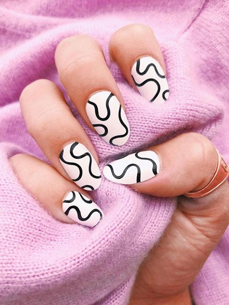 Line Art Oval Monochrome Nails