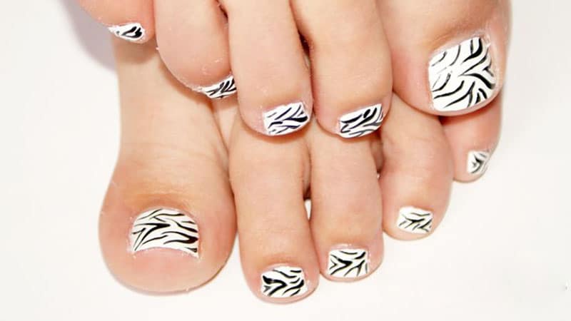 Zebra Toenails