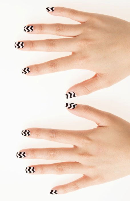 Zigzag Nails