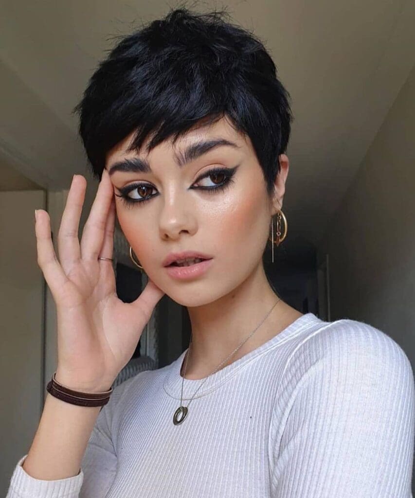 Stylish Short Haircuts for Thick Hair - Women Short Hairstyles Trending in 2021