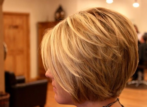 Blonde Layered Bob Haircut for Short Hair: Work Hairstyles for Women