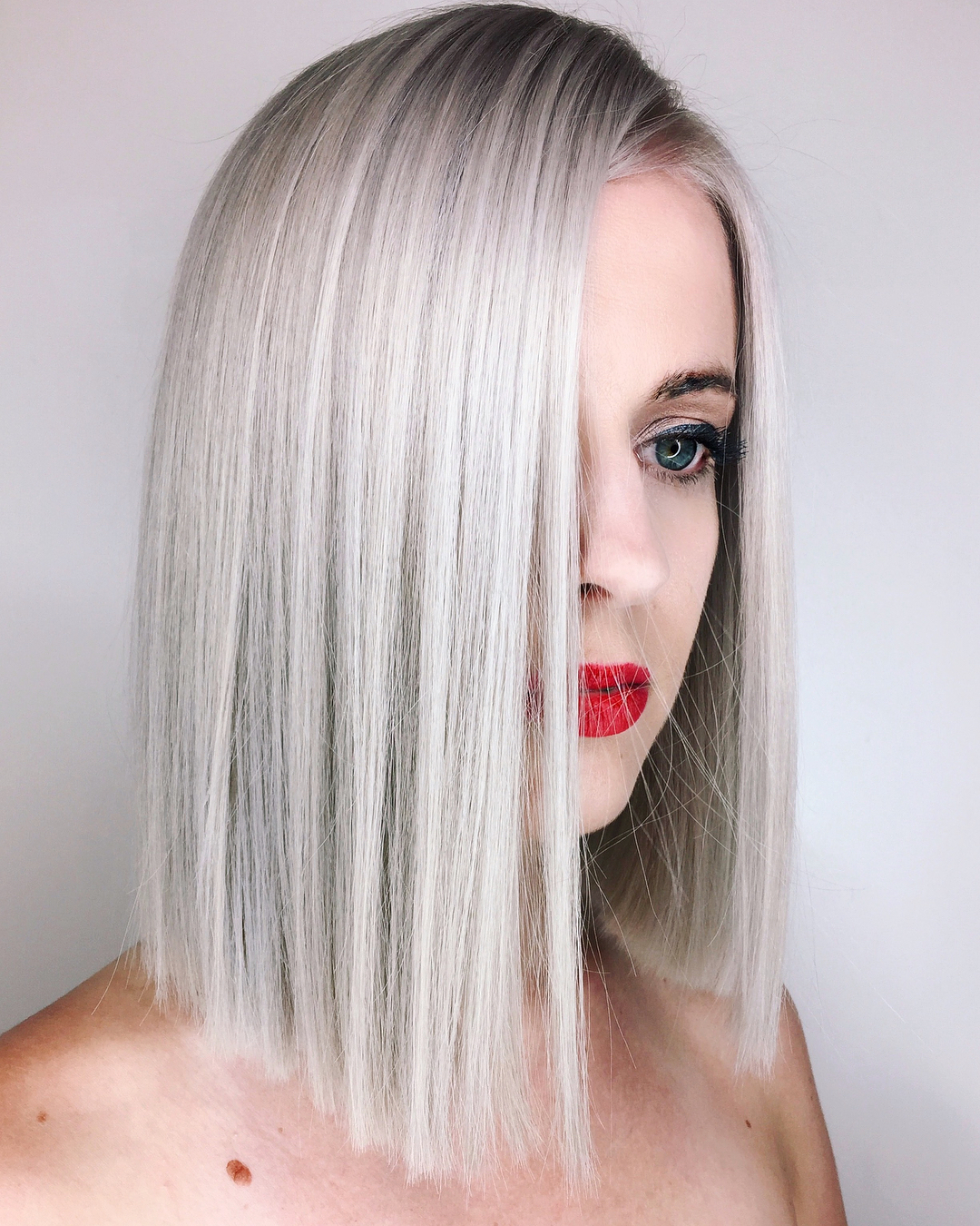 Blunt Blonde Lob With Shadow Roots