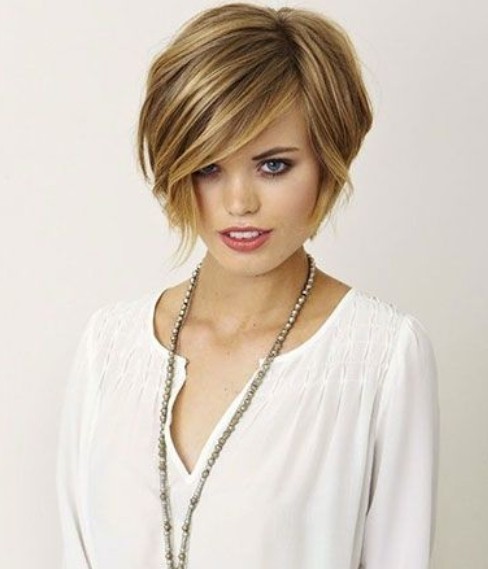Stylish Short Hairstyles for Side Long Bangs