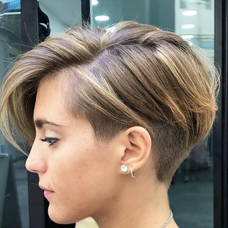 Cortes de pelo cortos de moda de Pixie - Peinado de duendecillo genial para mujeres de pelo corto