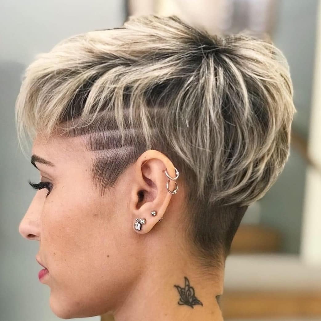 Cortes de pelo cortos de moda de Pixie - Peinado de duendecillo genial para mujeres de pelo corto