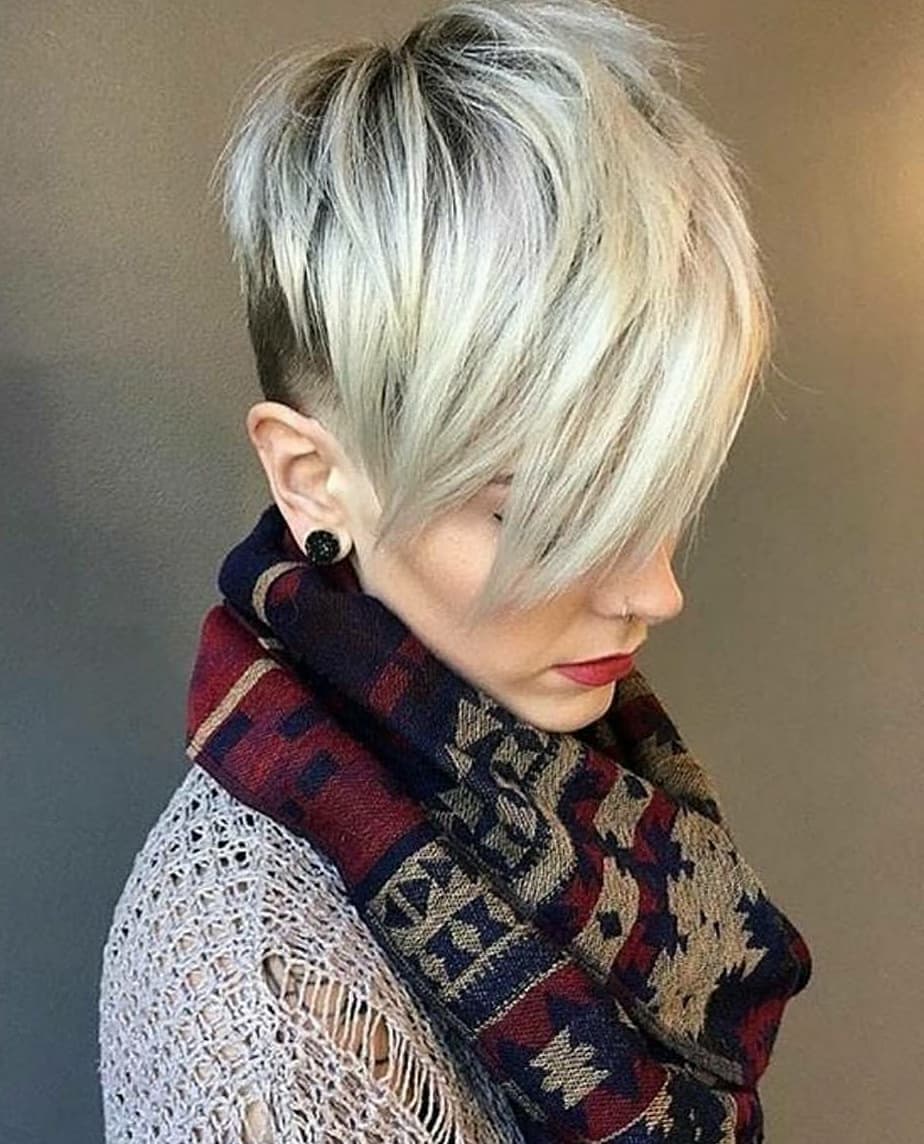 Cortes de pelo cortos de moda de Pixie - Peinado de duendecillo genial para mujeres de pelo corto