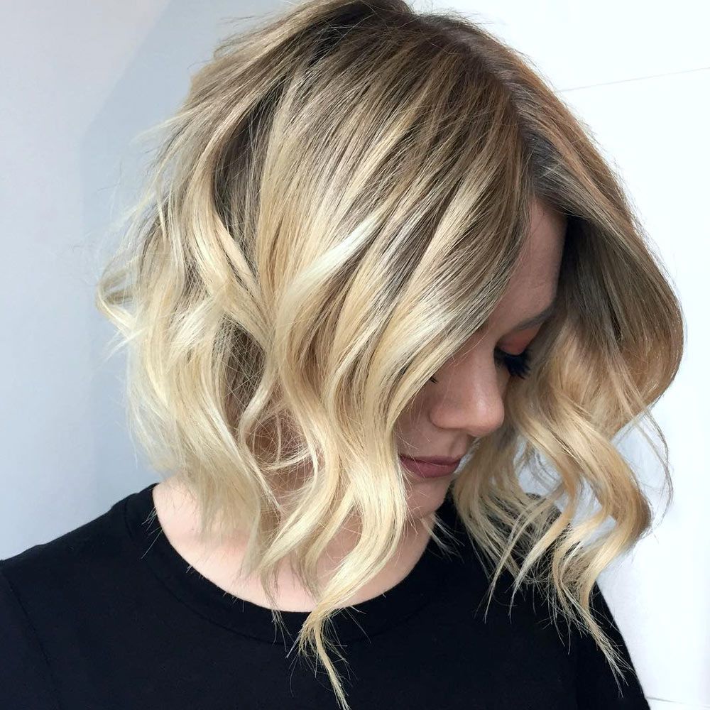 90’s Look - Wavy Layered Bob
