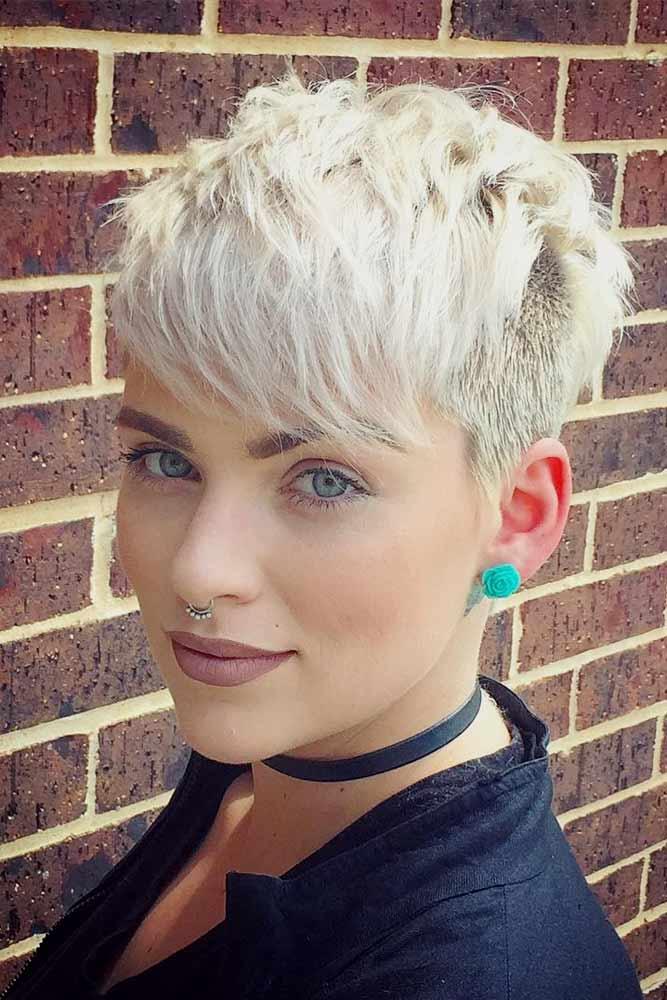 Pixie corto texturizado elegante #pixiecut #haircuts #shortpixie #blondehair