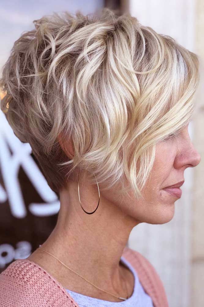 Duendecillo en capas desordenado con flequillo lateral largo #pixiecut #haircuts