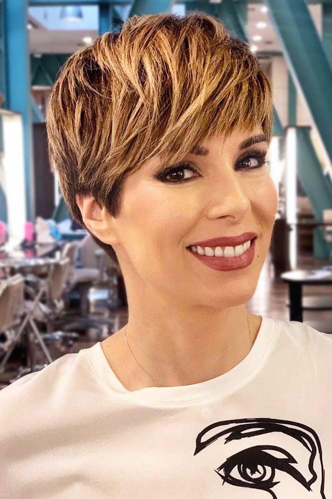 Pixie liso desordenado con reflejos dorados #pixiecut #haircuts