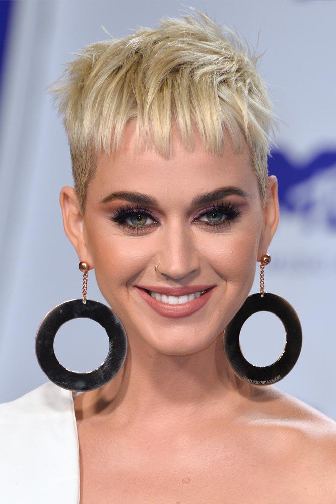 Pixie de capas cortas con flequillo de bebé #pixiecut #haircuts #layeredpixie