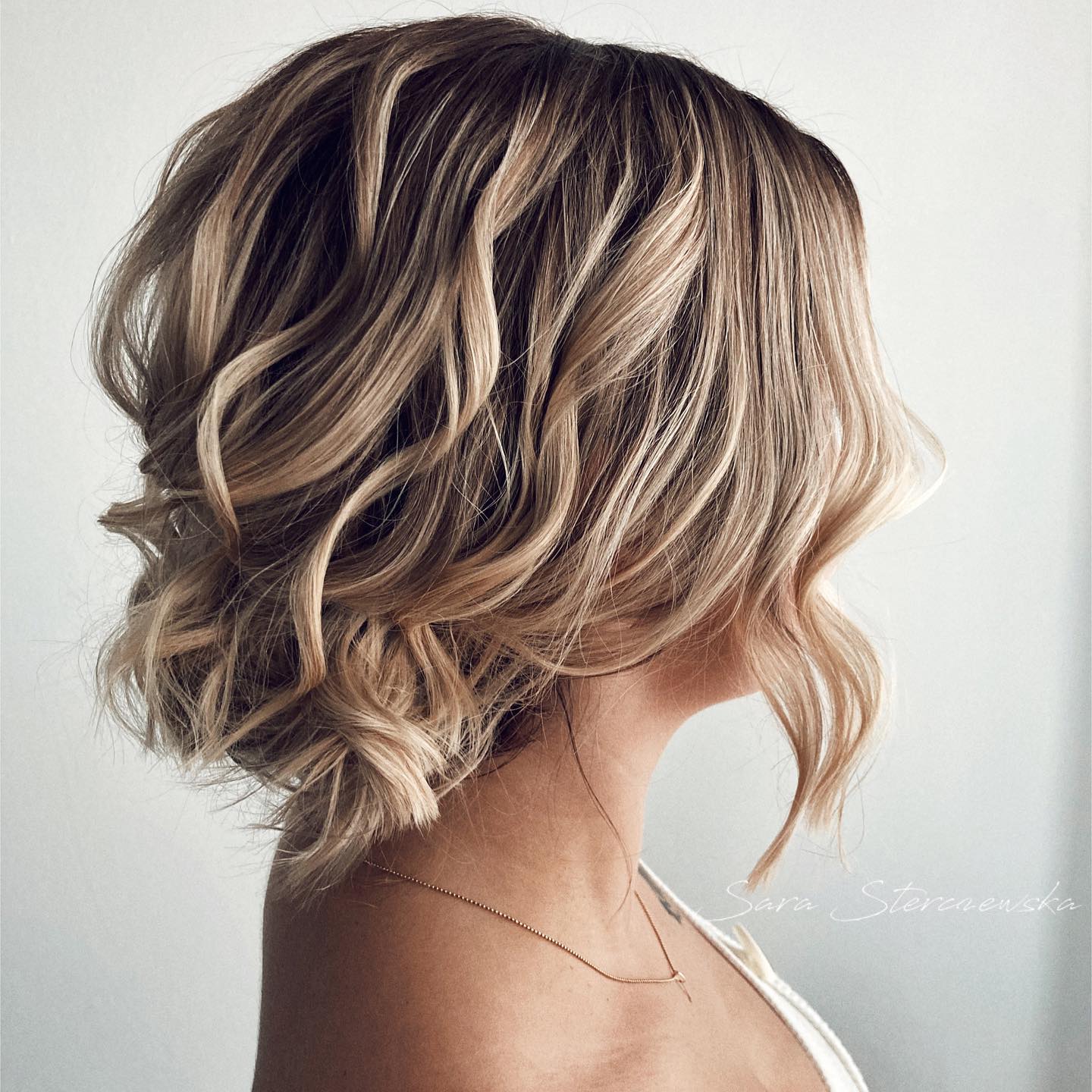 Short Wavy Blonde Wedding Hairstyle