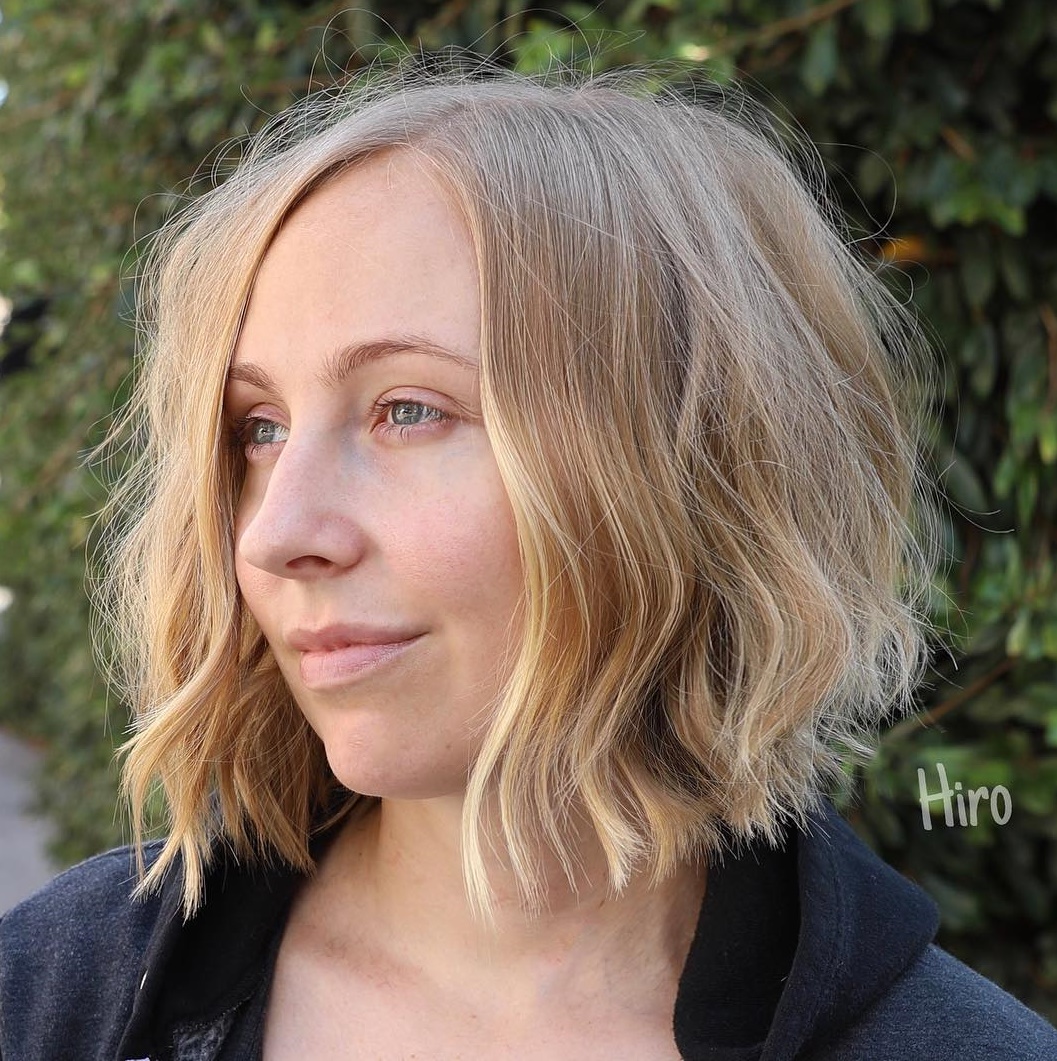 Side-Parted Wavy Bob For Thin Hair