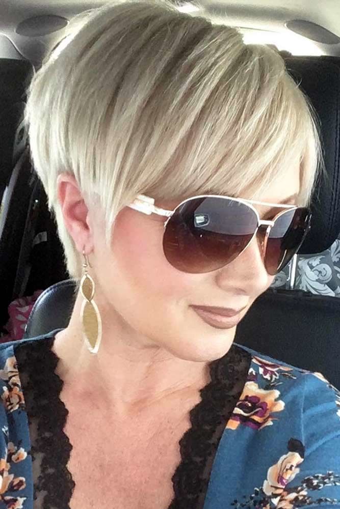 Peinado de duendecillo rubio liso con flequillo #pixiecut #haircuts