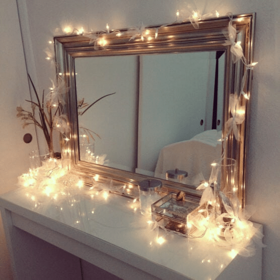 25 Cool DIY Home Decor Ideas with String Lights