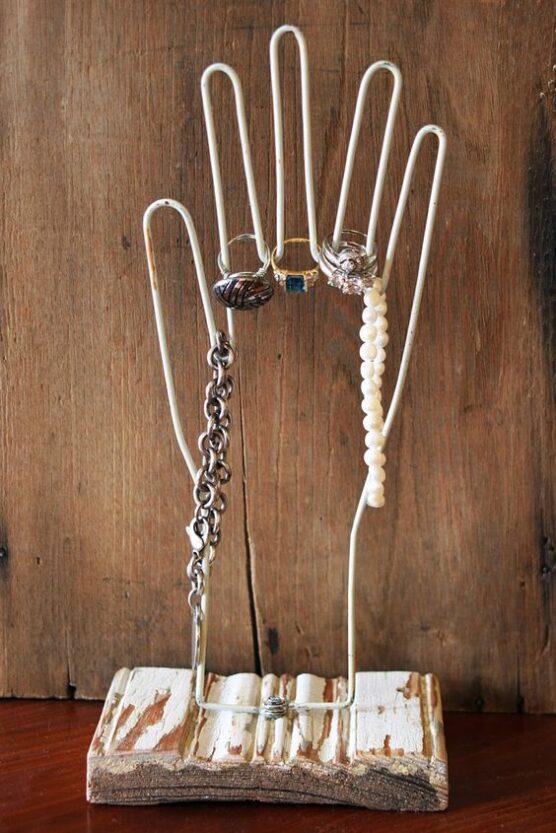 25 Ways to Reuse and repurpose Old Hangers