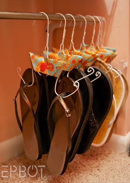 25 Ways to Reuse and repurpose Old Hangers