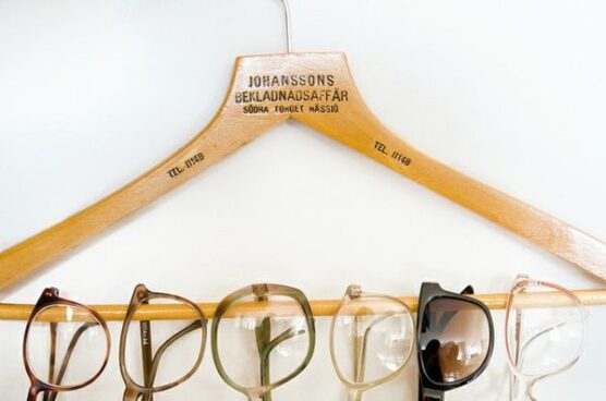 25 Ways to Reuse and repurpose Old Hangers