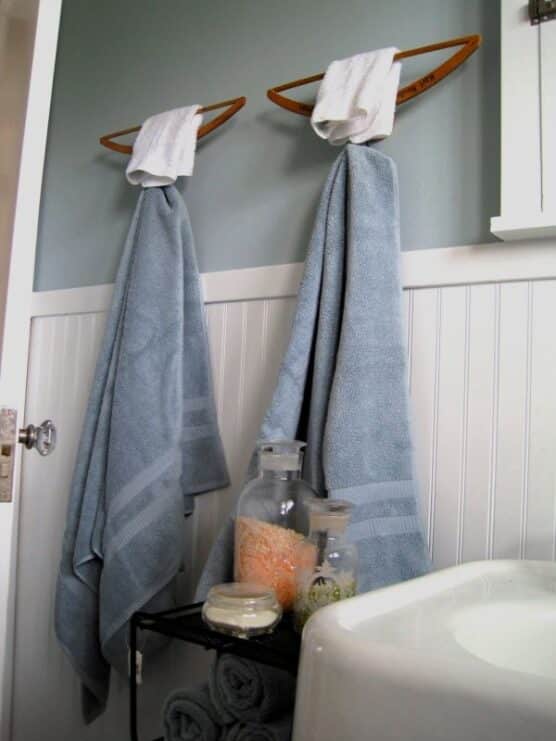 25 Ways to Reuse and repurpose Old Hangers