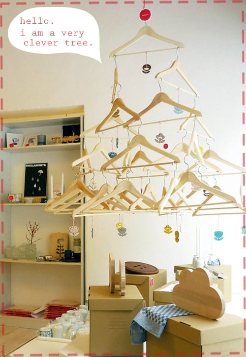 25 Ways to Reuse and repurpose Old Hangers