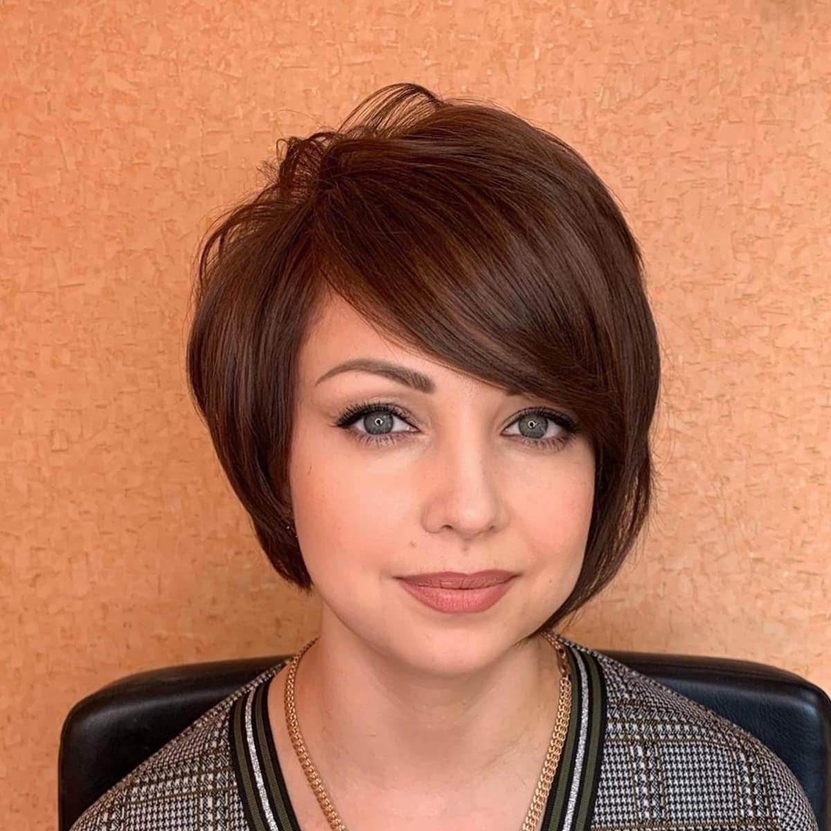 Asymmetrical side swept short hair cut