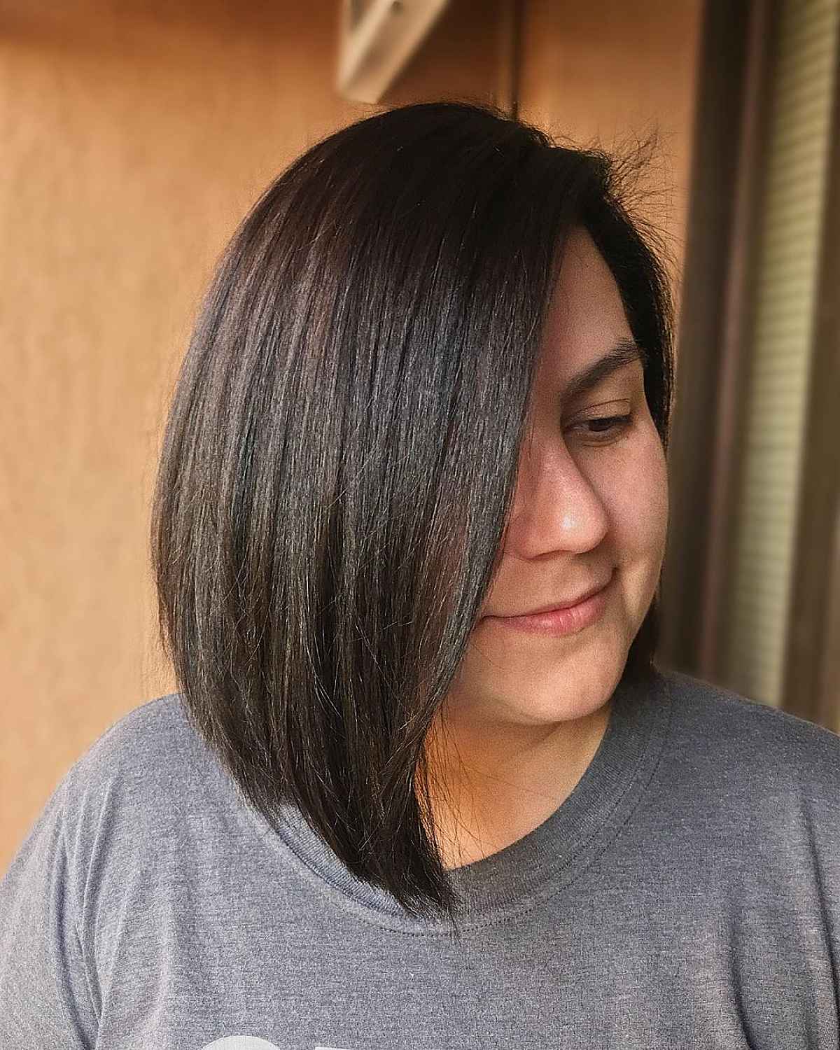 Deep Side Part on a Shoulder-Length Bob