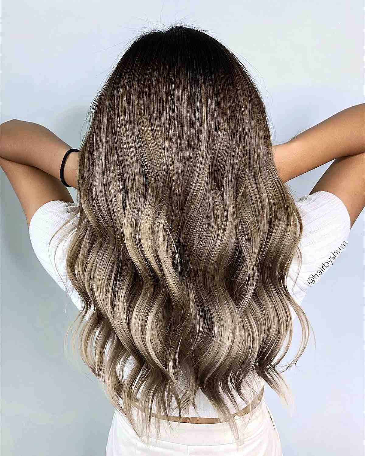 dirty blonde balayage with beachy vibes