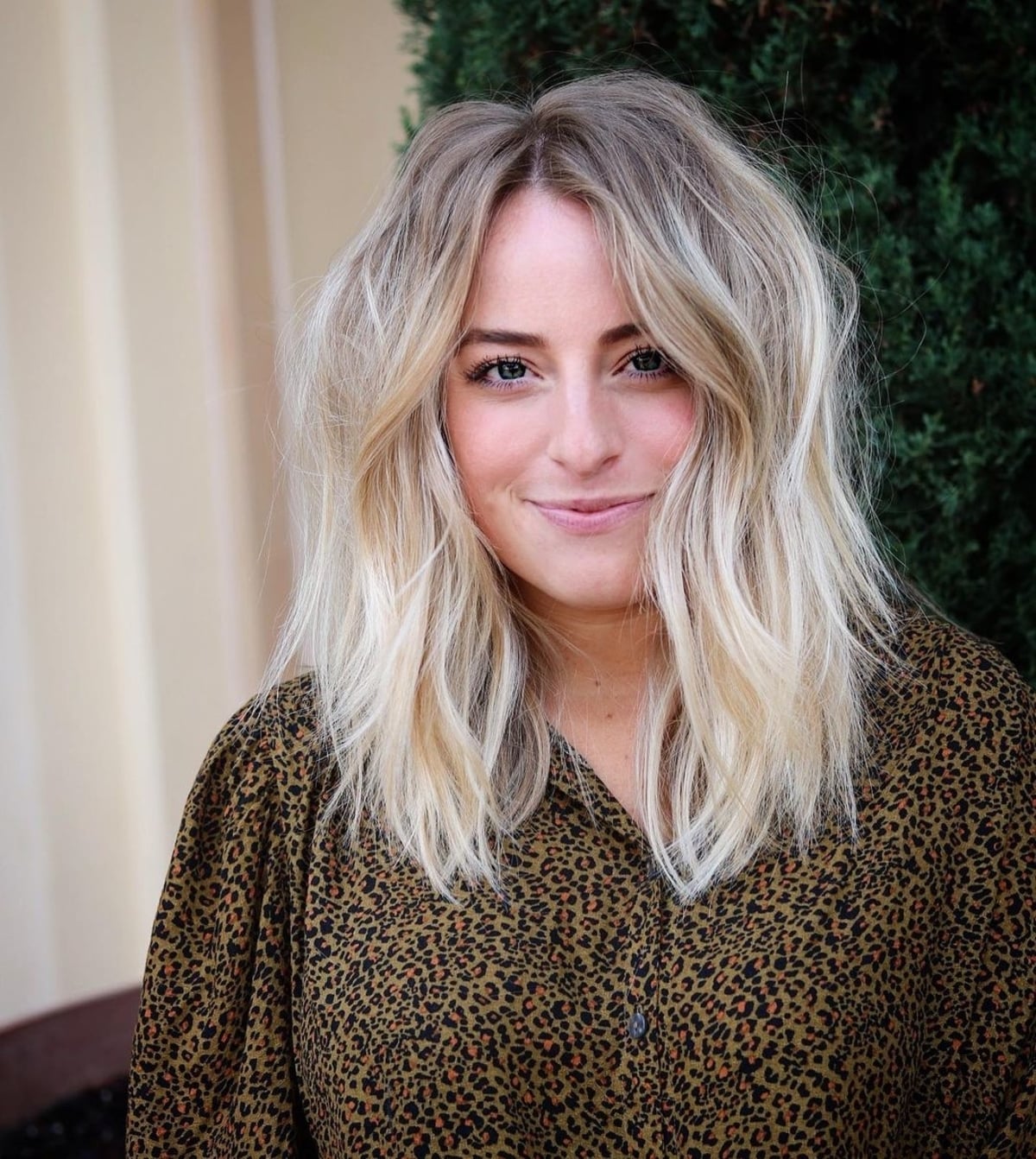 Face-Framing Light Blonde Shag for Shoulder-Length Hair