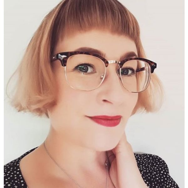 Flapper Style Bob Hairstyle with Short Bangs