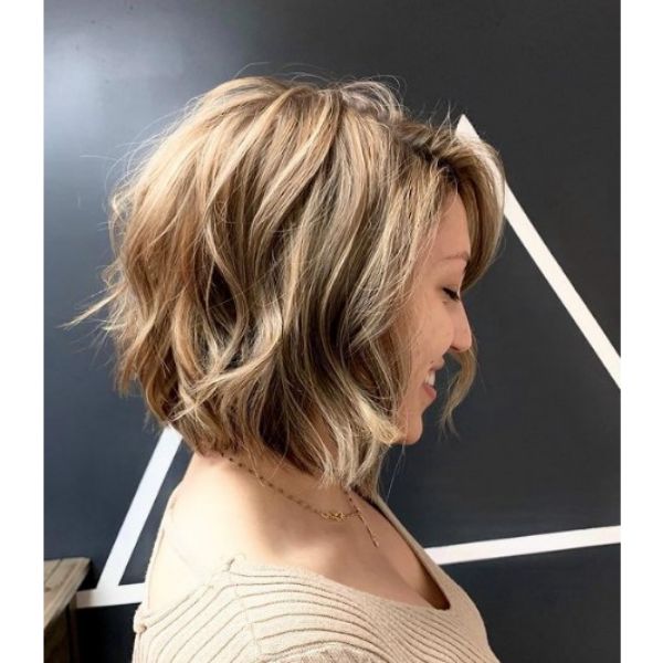 Full Wavy Bob With Blonde Highlights