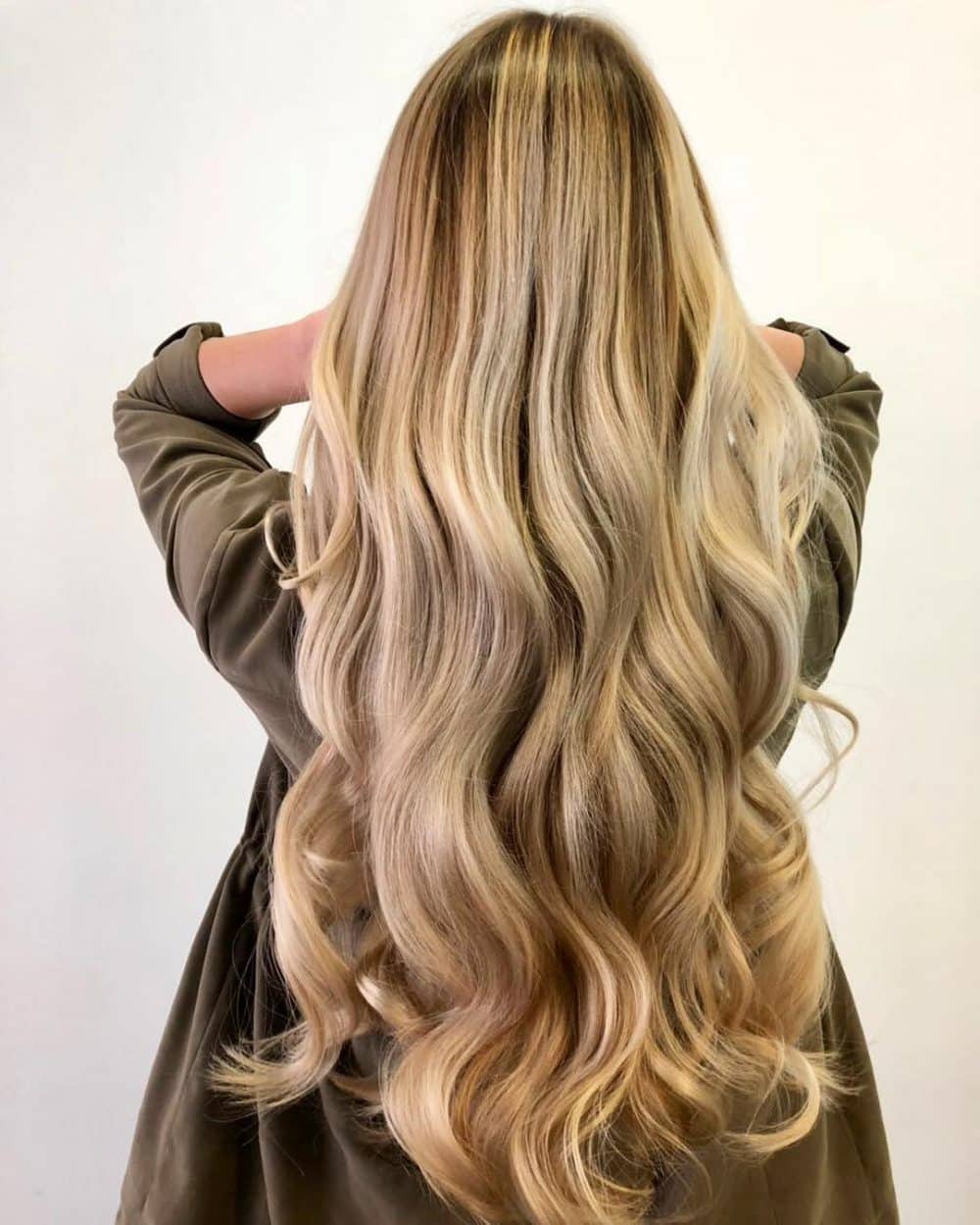 Gorgeous wavy long blonde hair