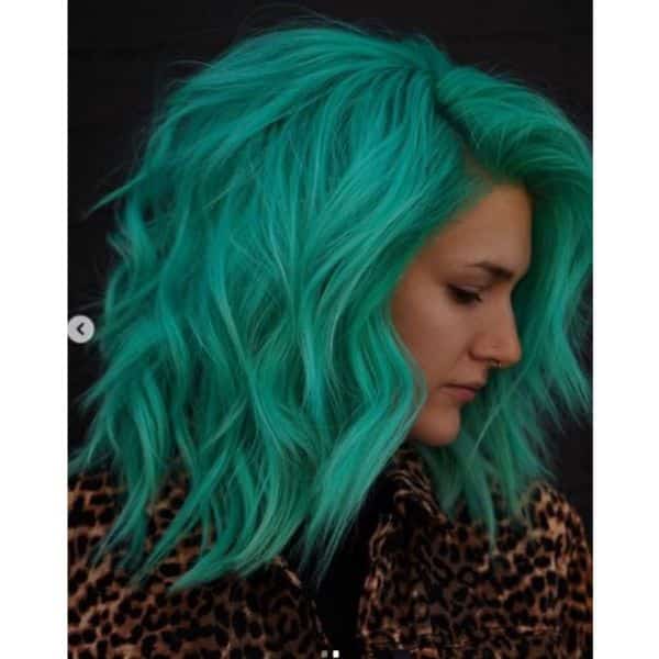 Green Teal Medium Haircut For Wavy Hair