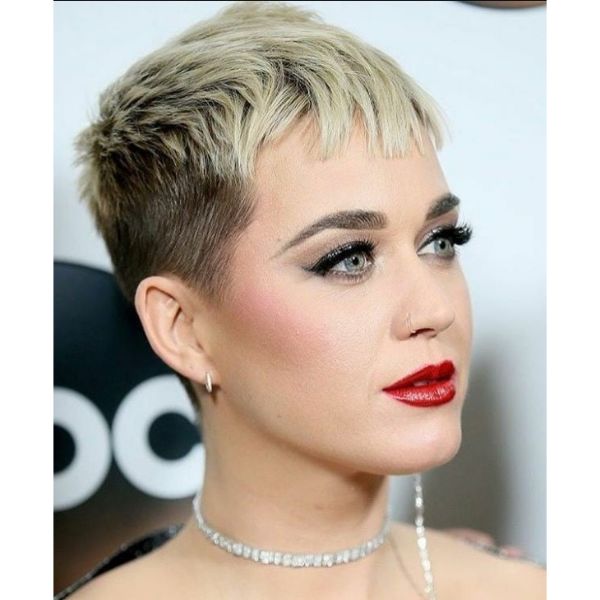  Katie Perry's Faded Pixie With Short Chopped Bangs