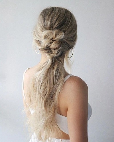 Knotted Ponytail