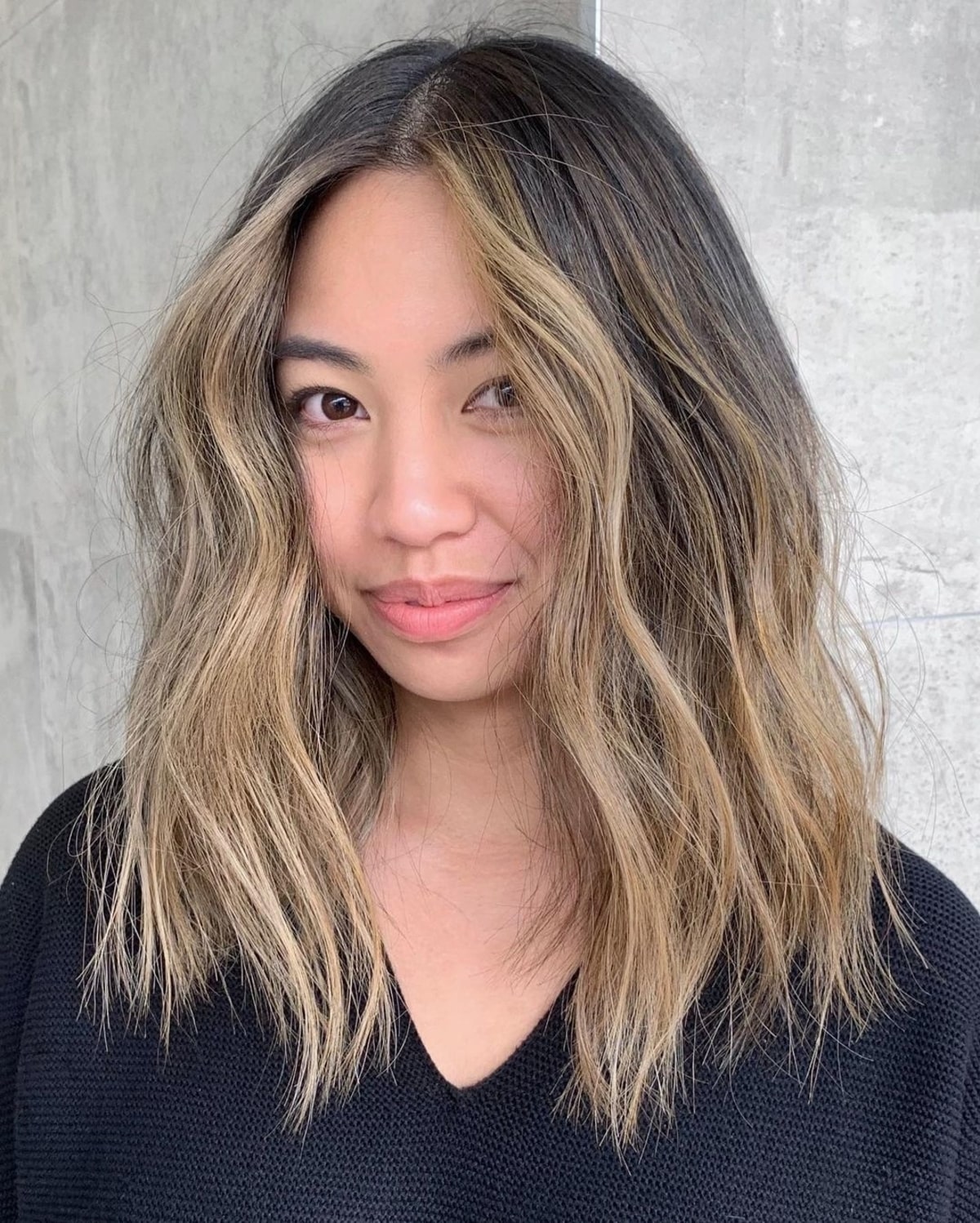 Layered Cut for Wavy Mid-Length Hair