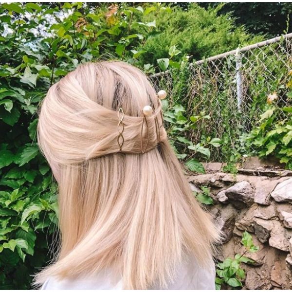 Messy Half-up Half-down Updo with Alternating Bobypins