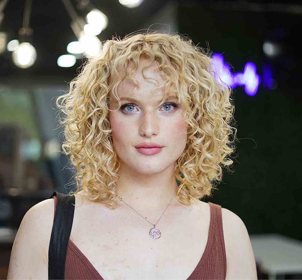 Mid-Length Blonde Curls Above the Shoulders for Square Faces