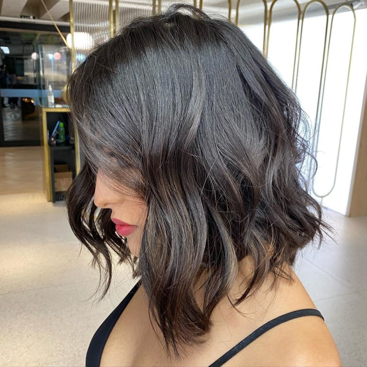 Modern wavy short hairstyle for thin hair