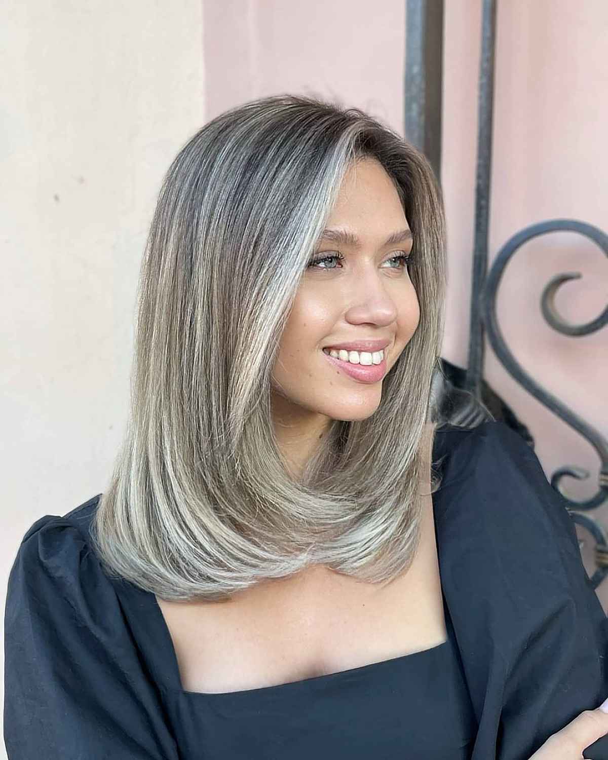 Money Pieces on Medium-Length Straight Hair